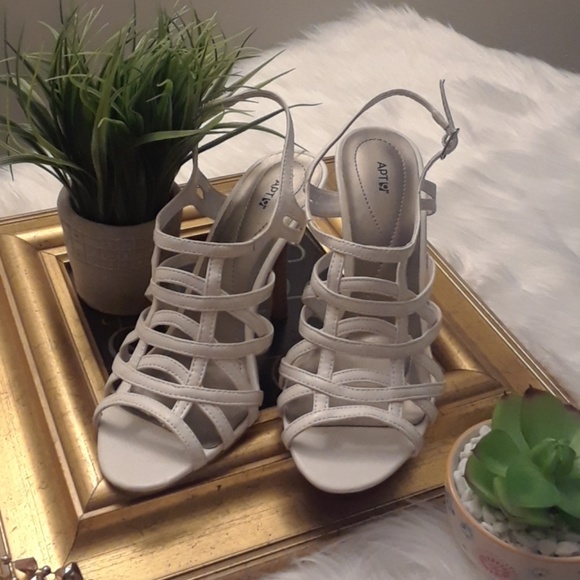 Dress sandals, has small glue flaws from factory. - Picture 1 of 6